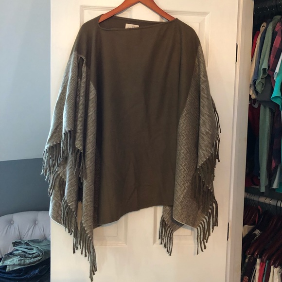 Knit Poncho - Picture 1 of 3